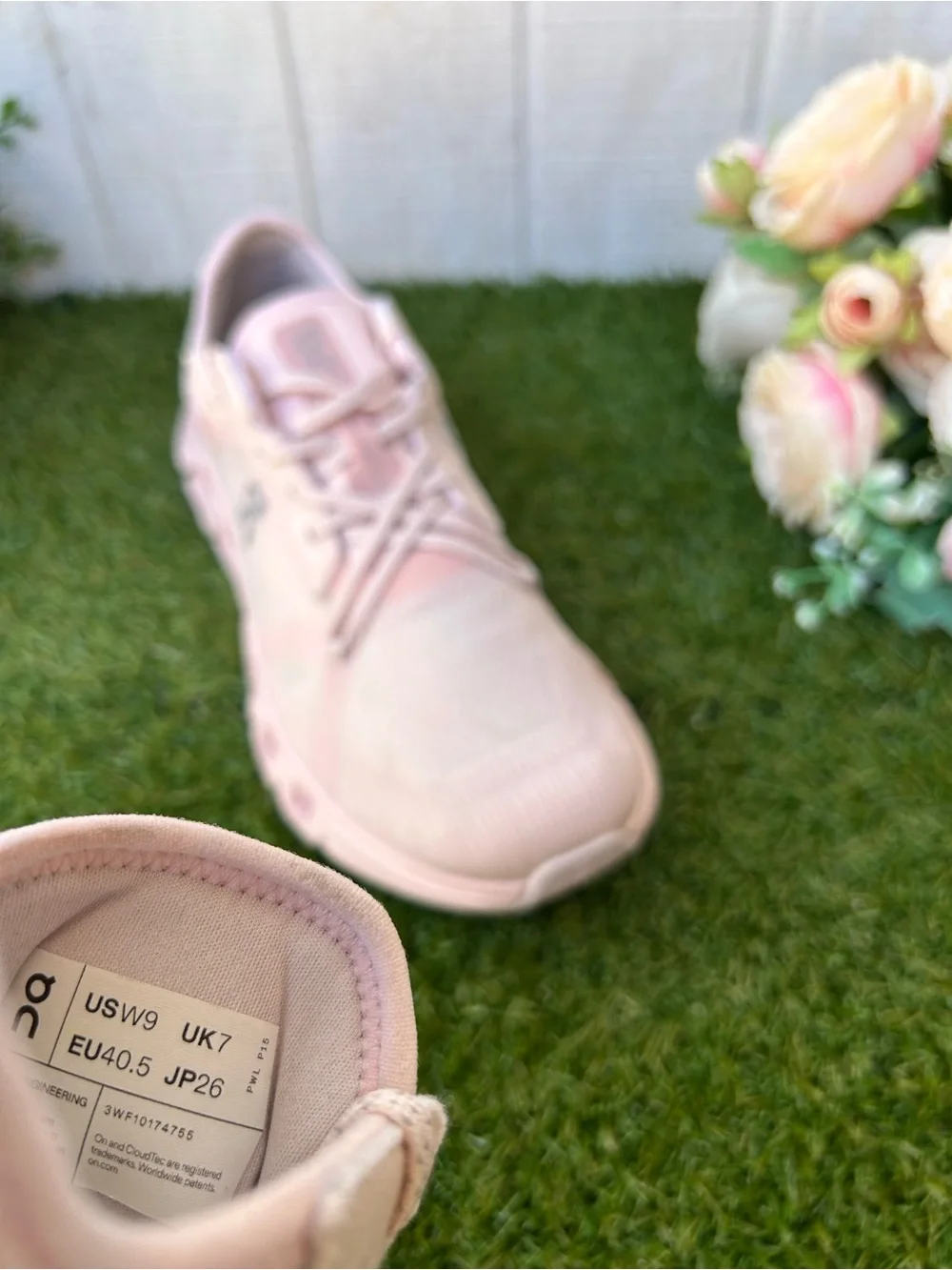 On Running Cloud X 4 AD Sneakers in Salt/ Lily women size 9 gently used
